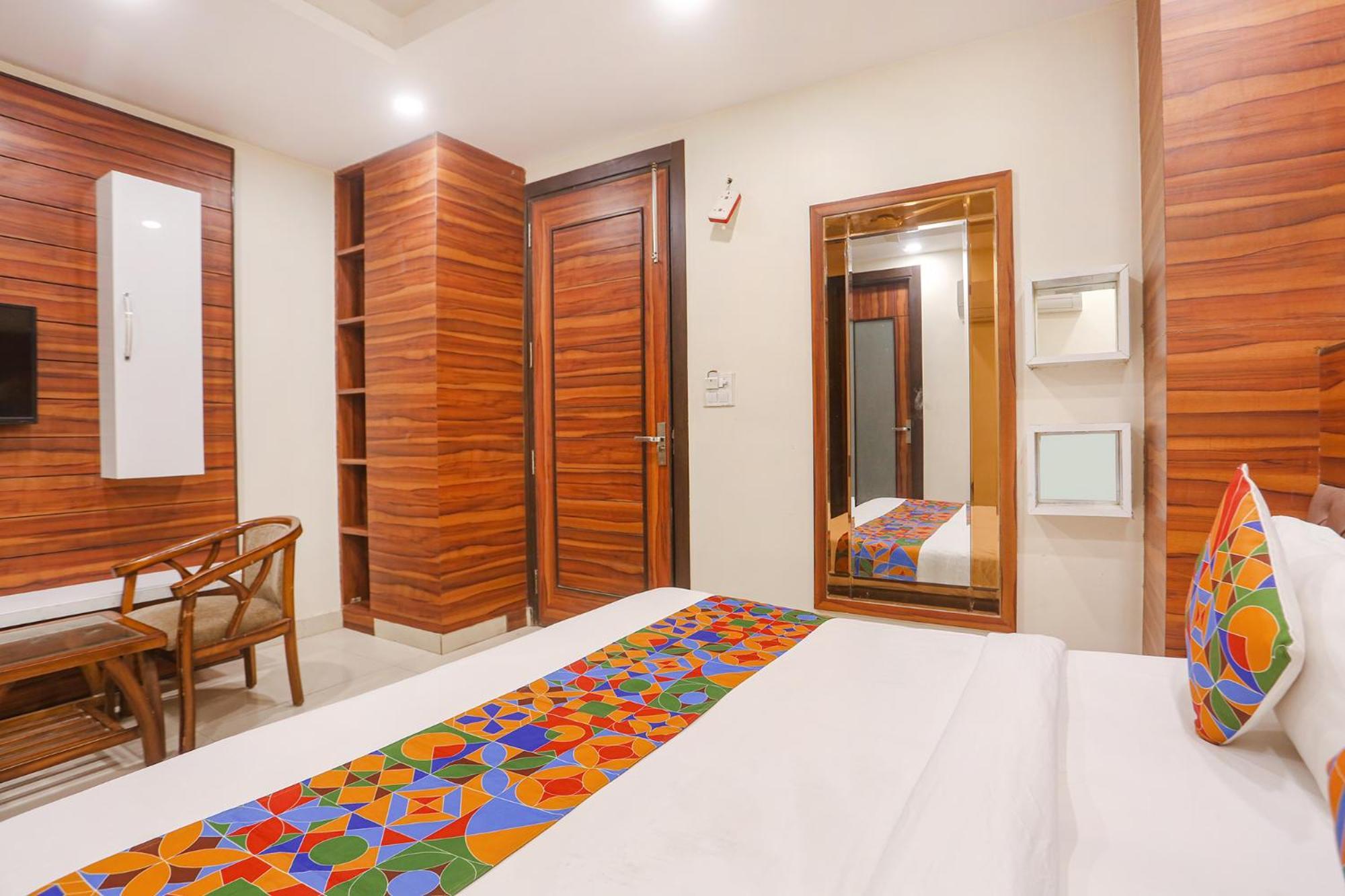 Fabhotel Gold Inn Janakpuri デリー エクステリア 写真