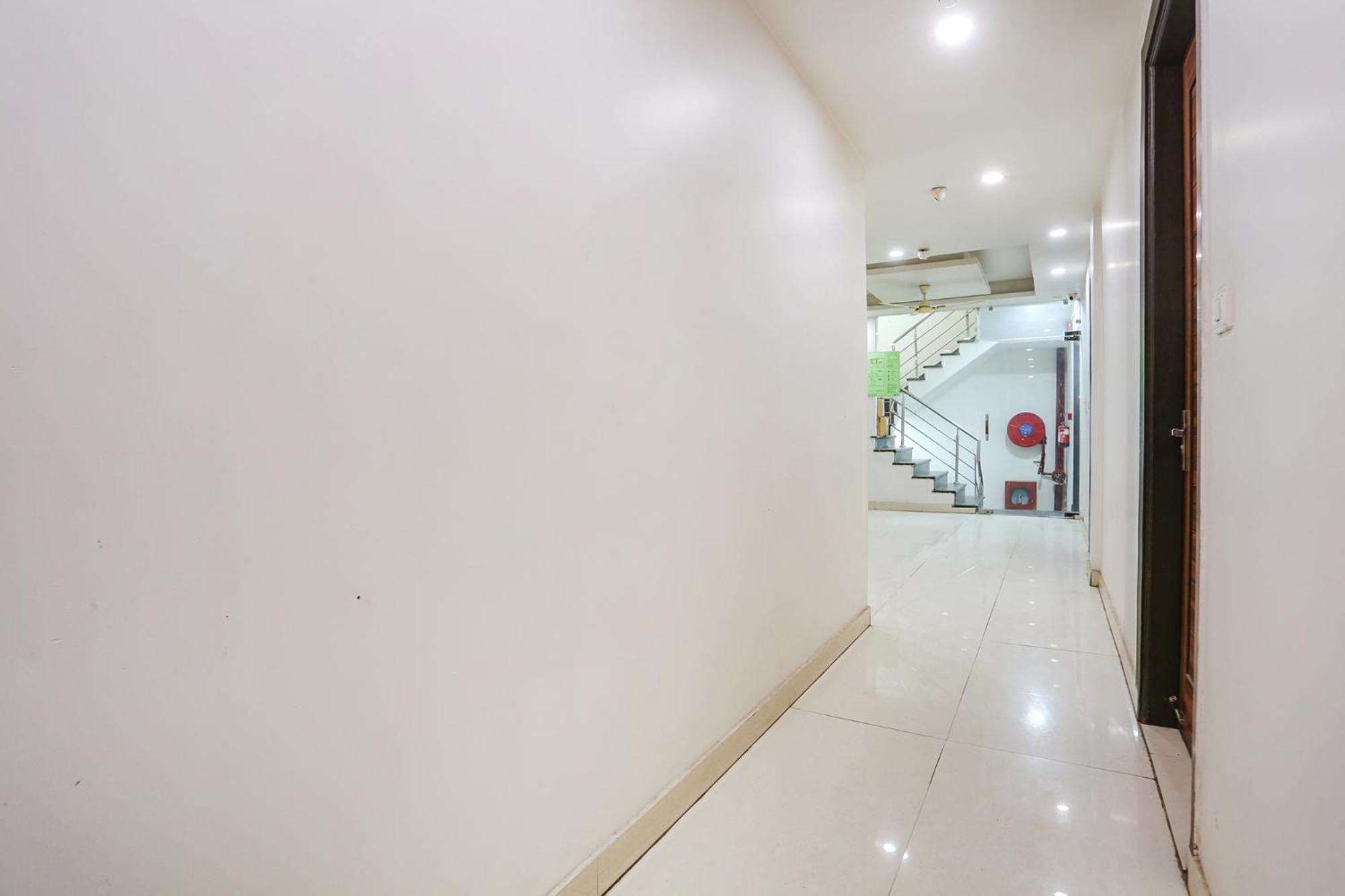 Fabhotel Gold Inn Janakpuri デリー エクステリア 写真