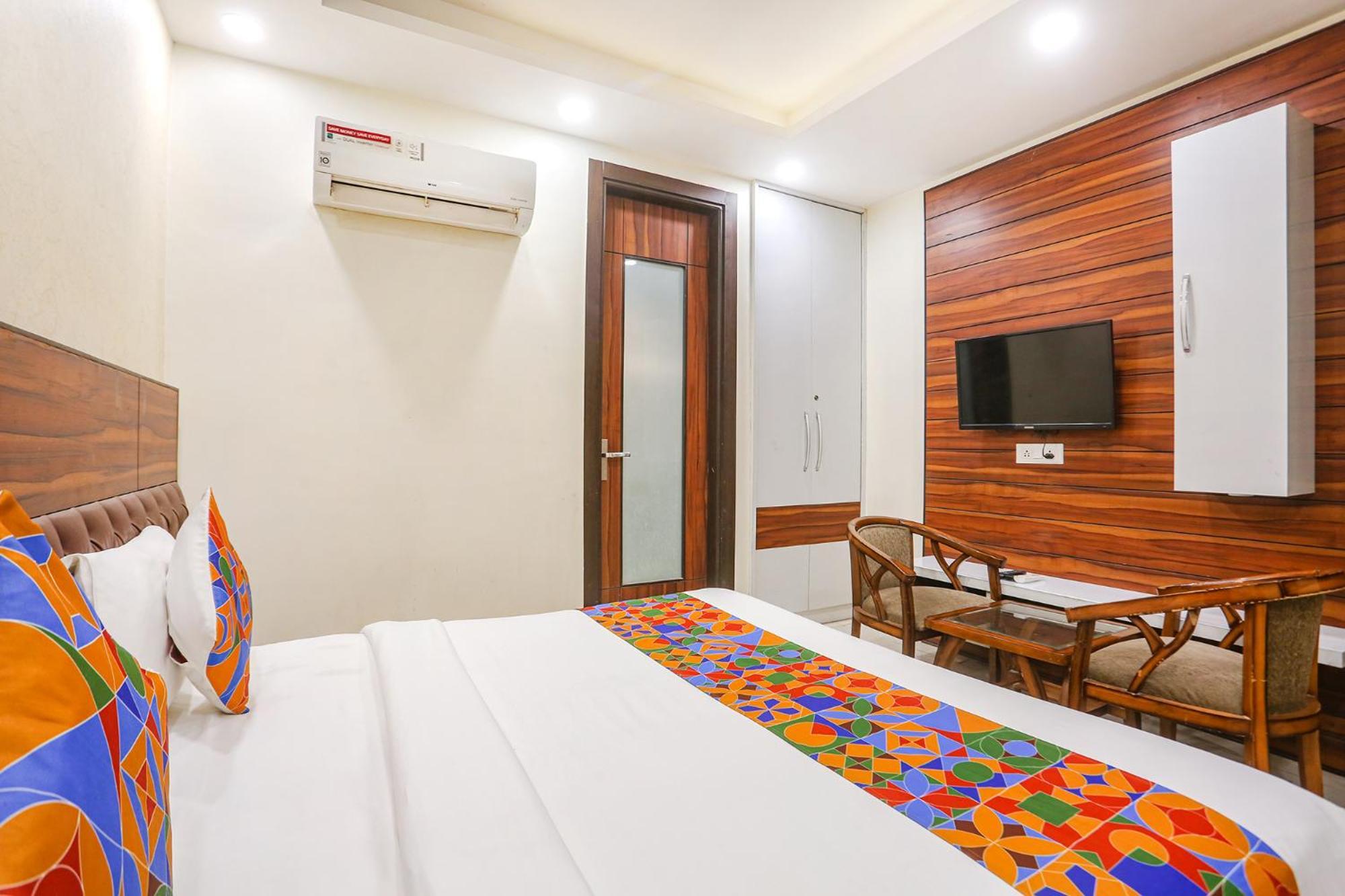 Fabhotel Gold Inn Janakpuri デリー エクステリア 写真
